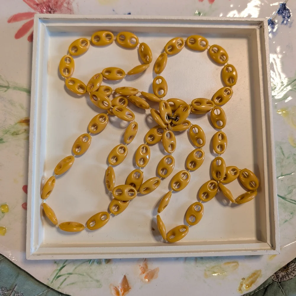 Vintage Strand Unique Mustard Yellow Necklace - Picture 6 of 6